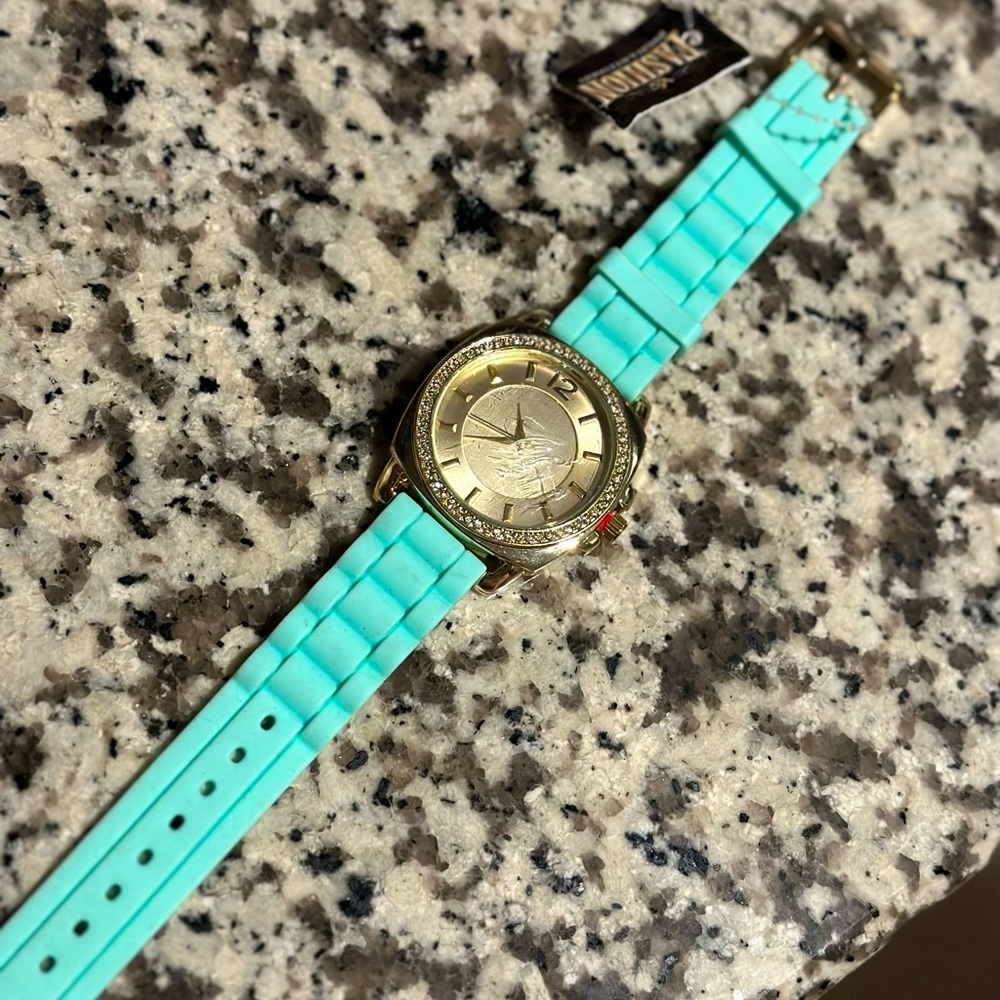 NWT. Ladies watch.